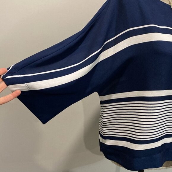 Vince Camuto Blue Stripe Flowy Top Size Medium - Picture 6 of 14